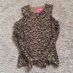 Shoulder cut out sweater🖤